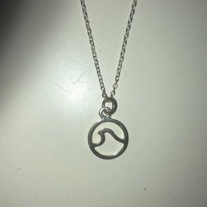 Pura Vida wave necklace